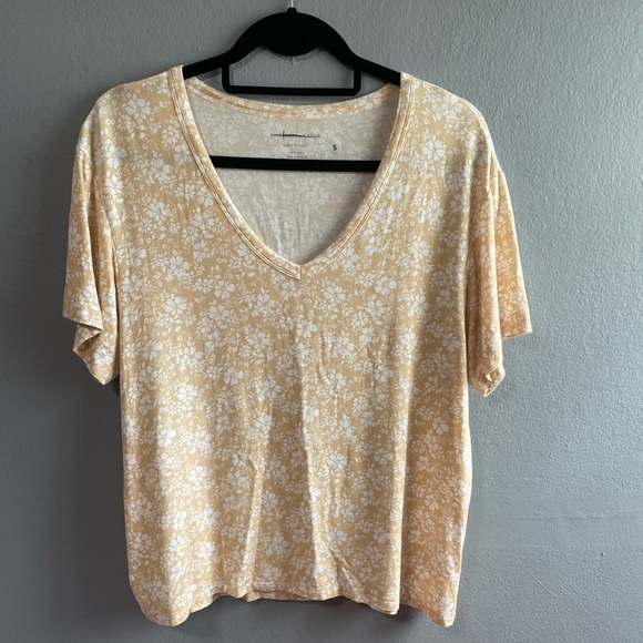 NWOT American Eagle Soft & Sexy floral short sleeves t-shirt. Size Small. - Picture 1 of 7